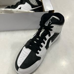 Women’s Air Jordan 1 Mid